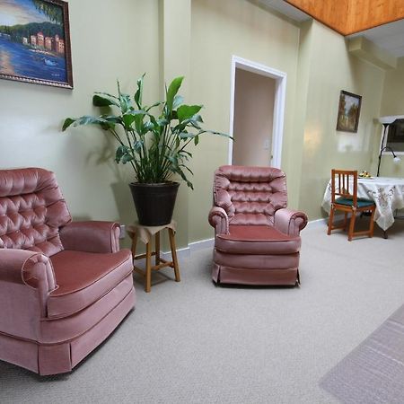 Villa Maria Country Inn Acheson Экстерьер фото