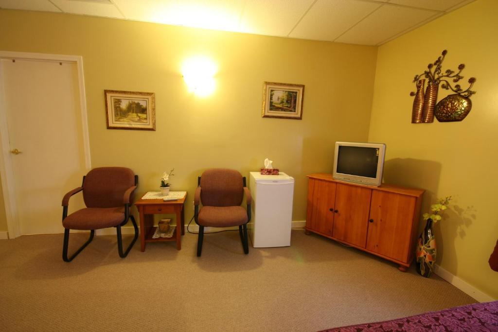 Villa Maria Country Inn Acheson Экстерьер фото