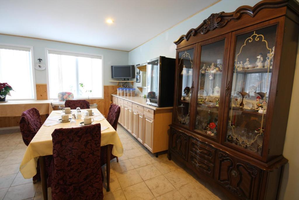Villa Maria Country Inn Acheson Экстерьер фото