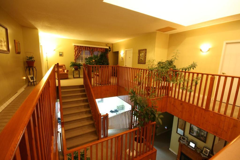 Villa Maria Country Inn Acheson Экстерьер фото