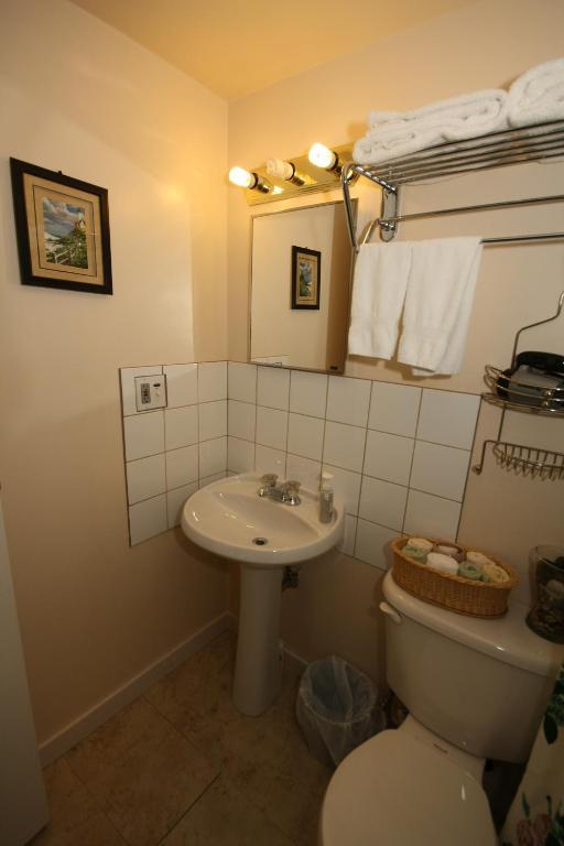 Villa Maria Country Inn Acheson Экстерьер фото