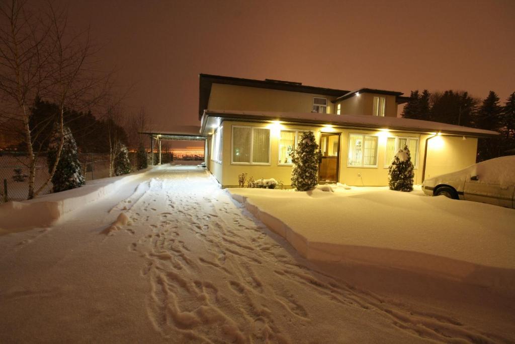 Villa Maria Country Inn Acheson Экстерьер фото