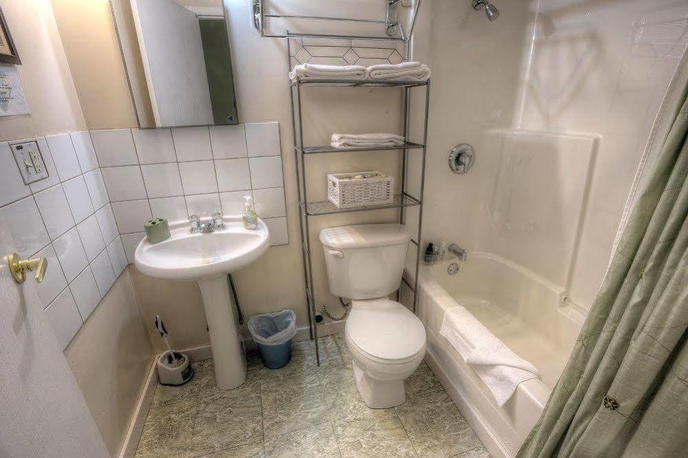 Villa Maria Country Inn Acheson Экстерьер фото